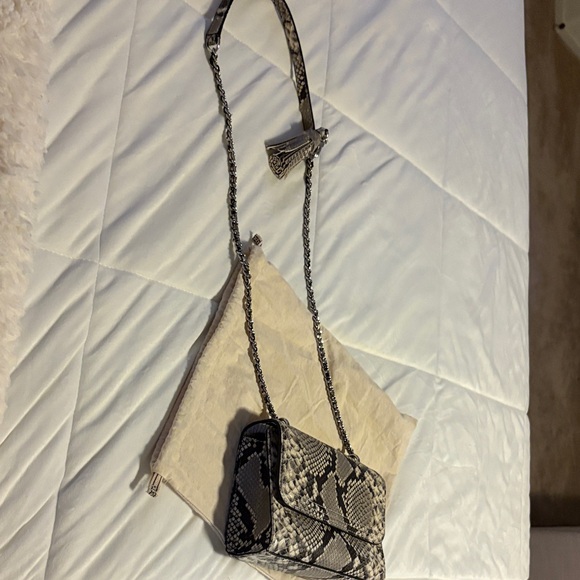 Elegant Snake Print Shoulder Bag - Picture 4 of 4